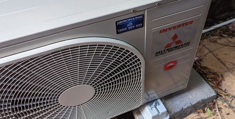 Inverter reverse cycle air conditioner